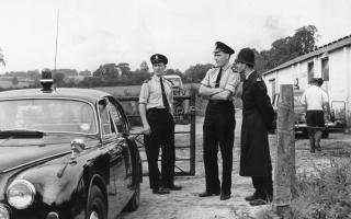 Police seal off Leatherslade Farm in Oxfordshire near the site of the Great Train Robbery in 1963 (Image: Oxford Mail)