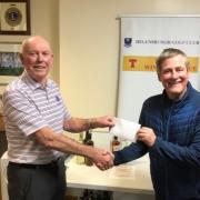 Convener Ivor Jones presents the final week's first place prize to Graham Thorley, one half of the winning pair