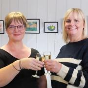 Helensburgh Art Hub’s Karlyn Marshall and Katrina 
Sayer from ENABLE Scotland