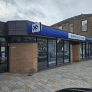Opening hours are to be cut at the Bank of Scotland branch in Helensburgh.