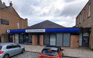 Bank of Scotland bosses have denied claims that they're not accepting new requests to open accounts at their Helensburgh branch
